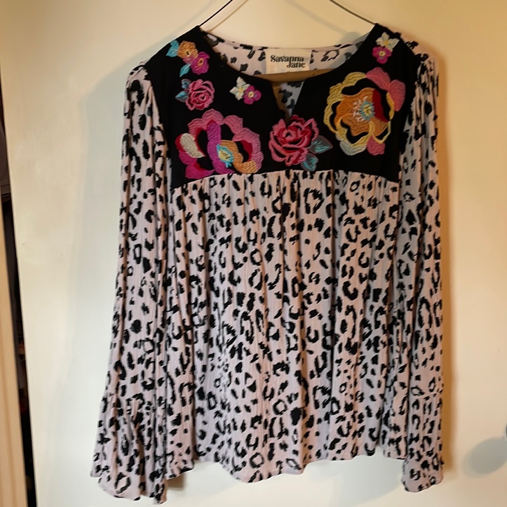 Savanna Jane Size M Embroidered Top